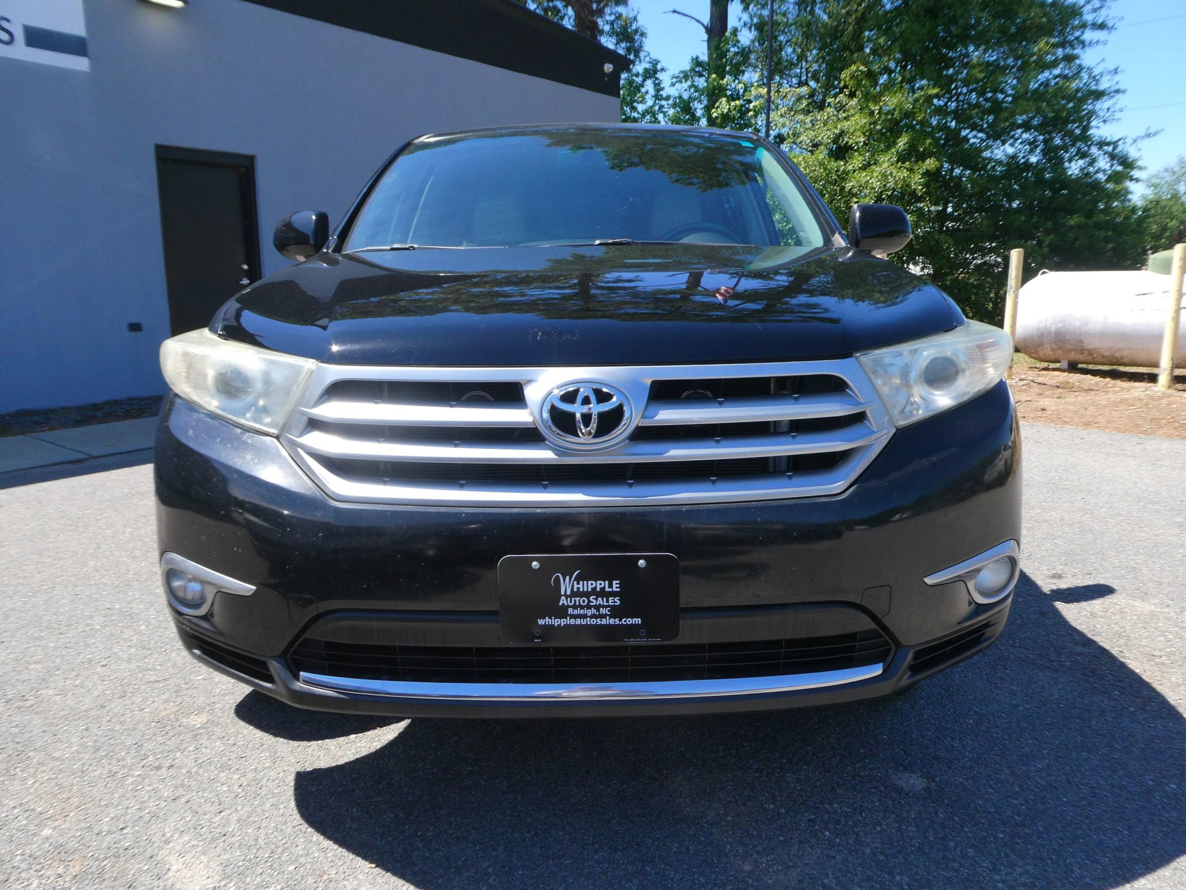 Used 2012 Toyota Highlander Limited w/ Tow Pkg FWD image 2