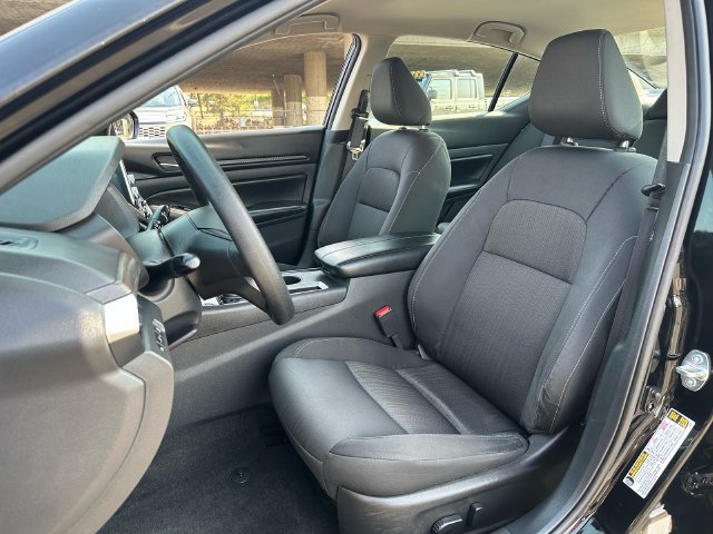 Used 2025 Nissan Altima 2.5 SV FWD image 9