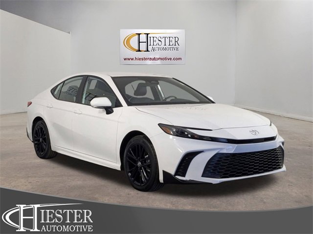 Used 2025 Toyota Camry SE image 1