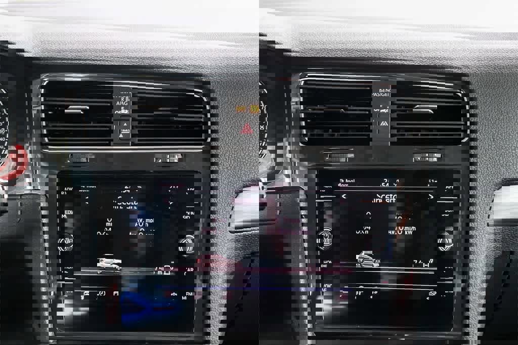 Used 2019 Volkswagen e-Golf SE w/ Driver Assistance Package image 14