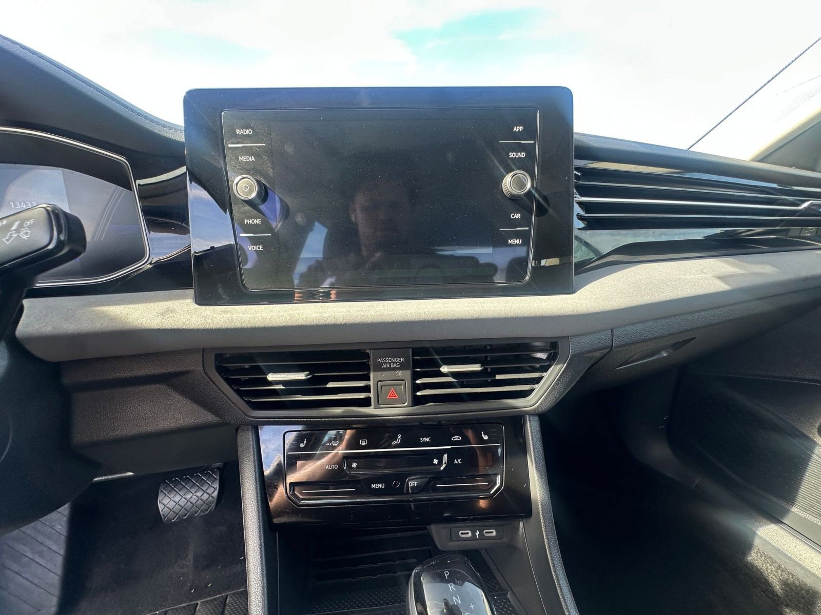 Used 2025 Volkswagen Jetta SE image 17