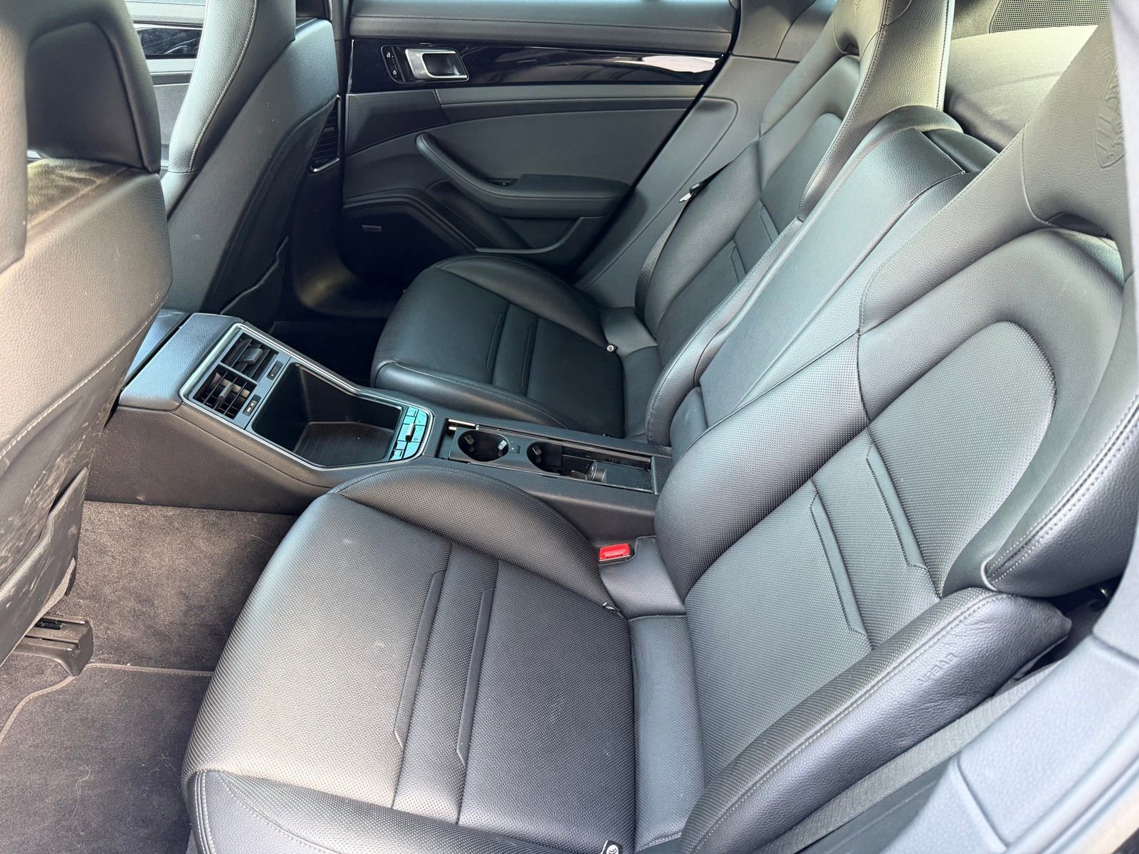 Used 2020 Porsche Panamera 4 image 28