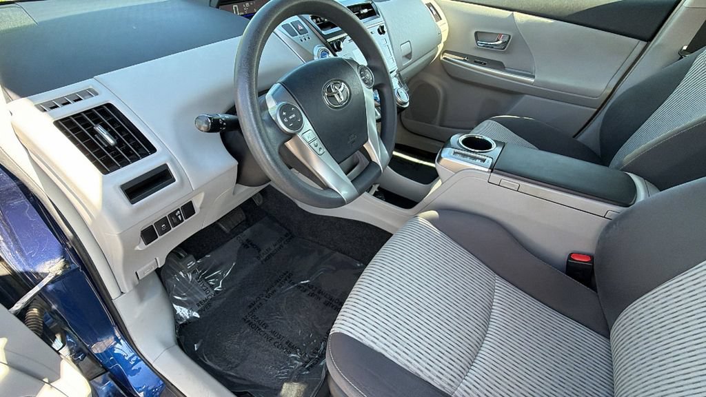 Used 2017 Toyota Prius V Two w/ Carpet Mat Package FWD image 10