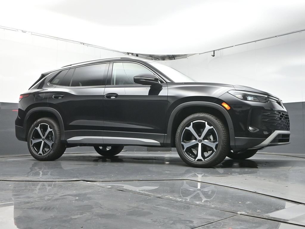 Used 2025 Volkswagen Tiguan SE FWD image 33