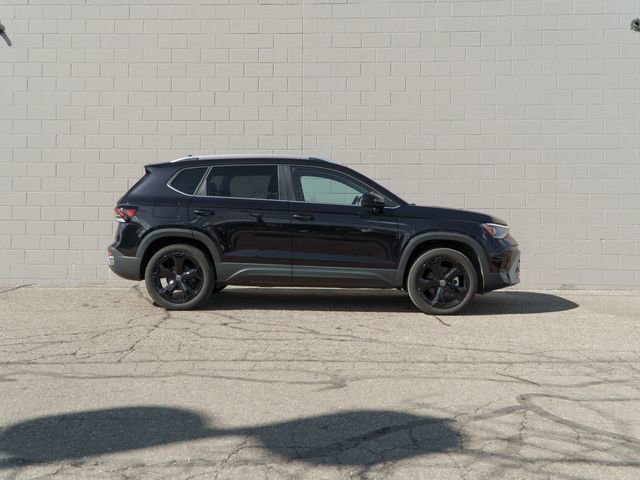 Used 2025 Volkswagen Taos SEL w/ Black Wheel Plus Package image 8