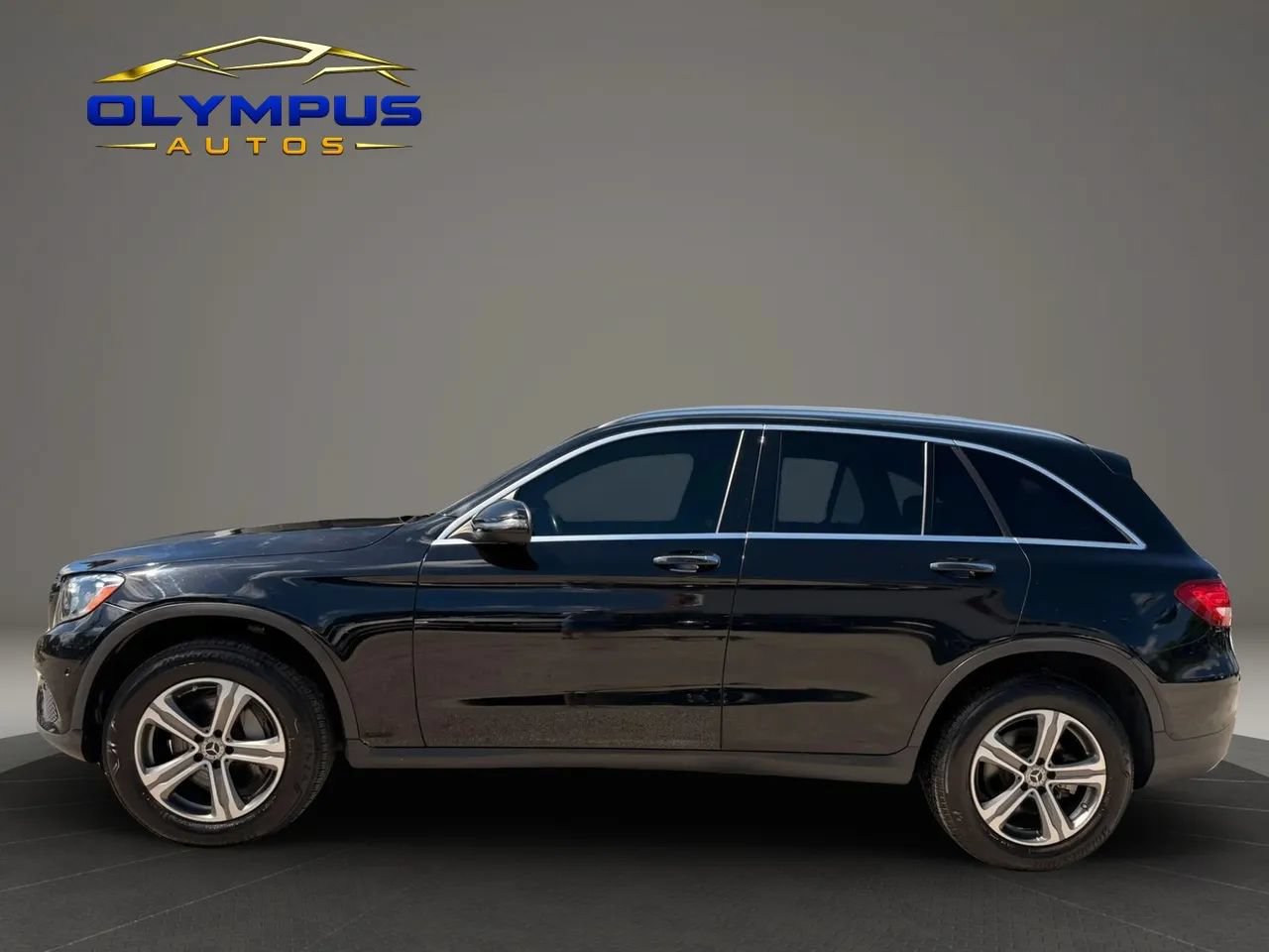 Used 2019 Mercedes-Benz GLC 300 4MATIC w/ Premium Package image 4