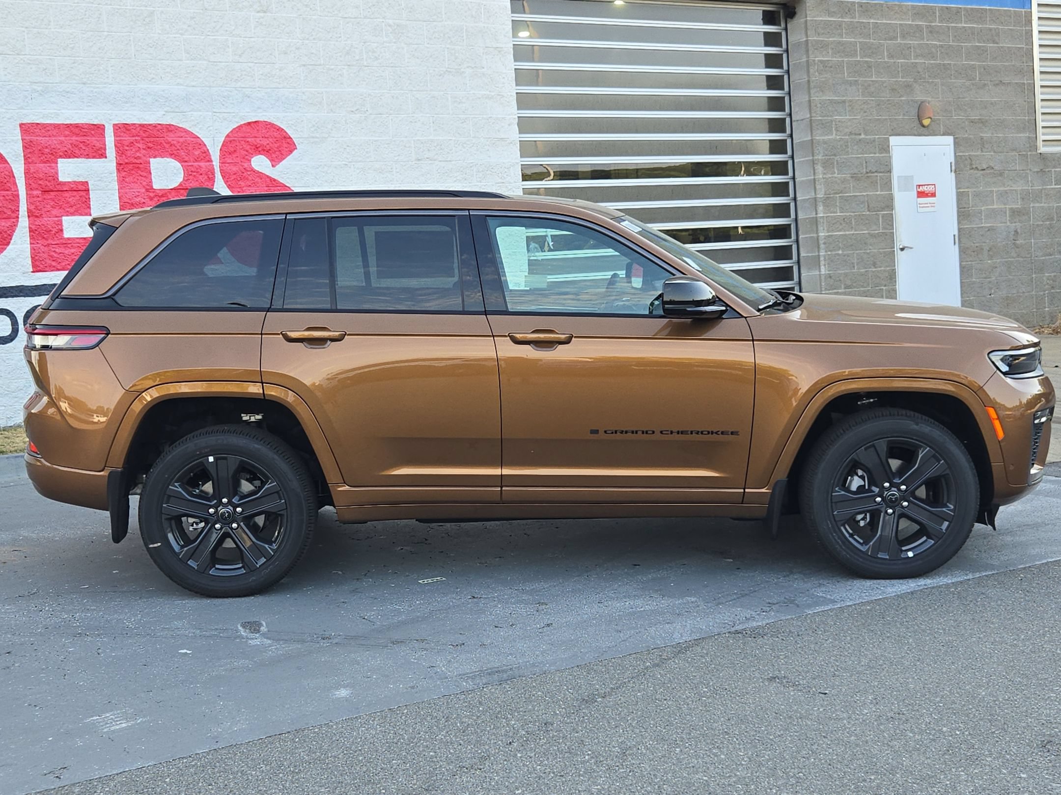 New 2027 Jeep Grand Cherokee Limited AWD/4WD image 8