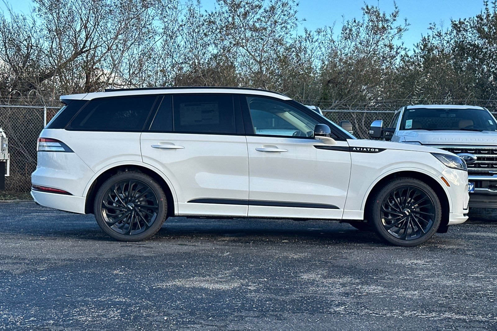 New 2026 Lincoln Aviator Reserve AWD/4WD image 2