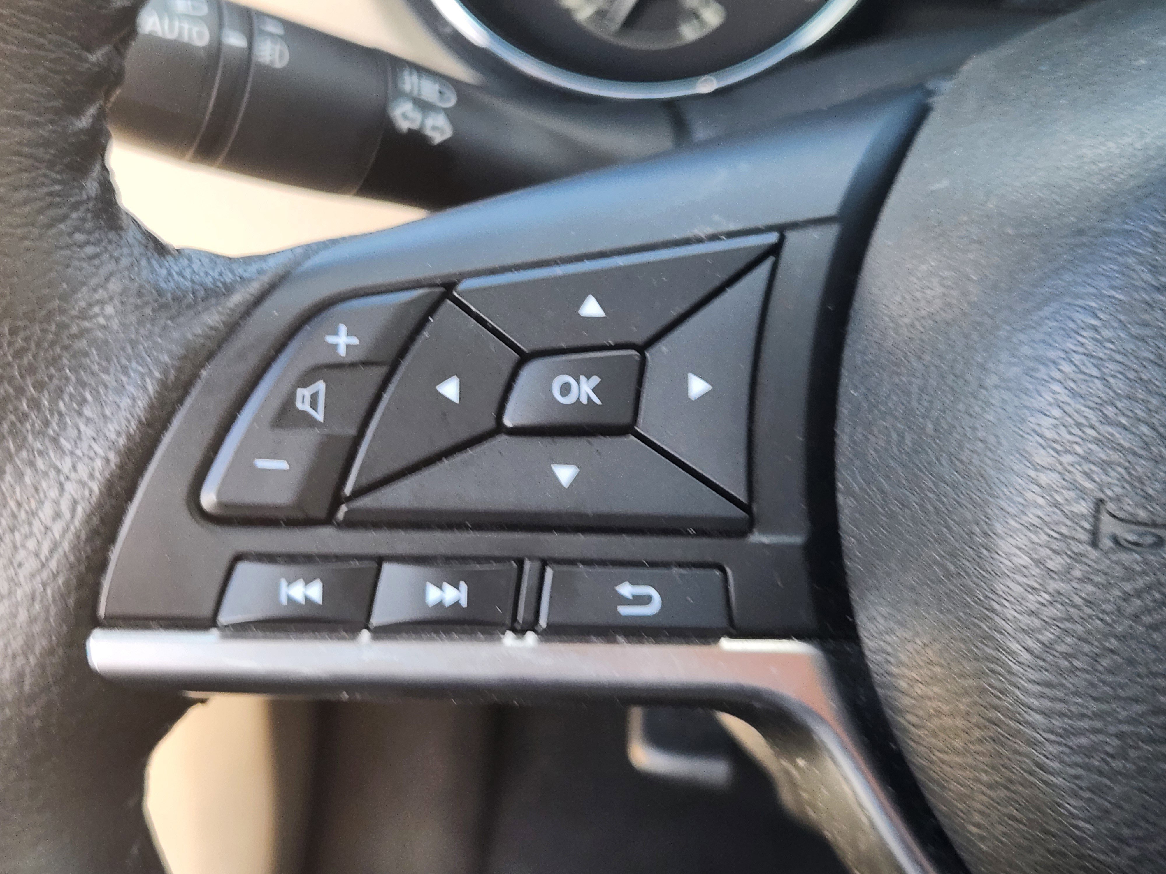 Used 2020 Nissan Rogue SL w/ Premium Package image 23