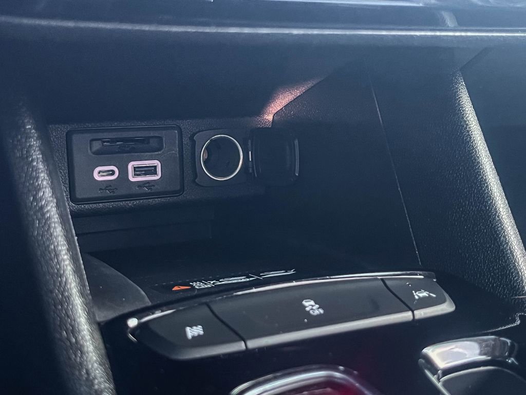 Used 2022 Chevrolet Bolt EUV LT image 26