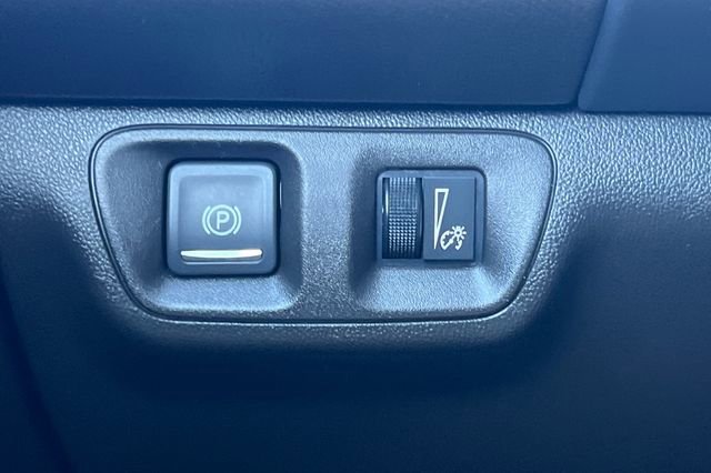 Used 2023 GMC Acadia SLT image 32