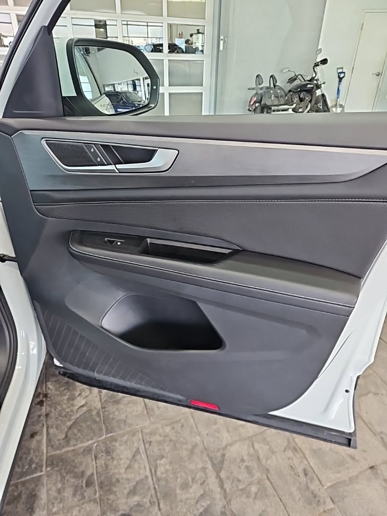 Used 2025 Volkswagen Atlas Cross Sport SE image 11