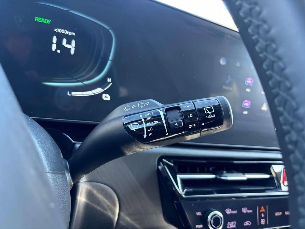 Used 2024 Kia Niro EX image 27