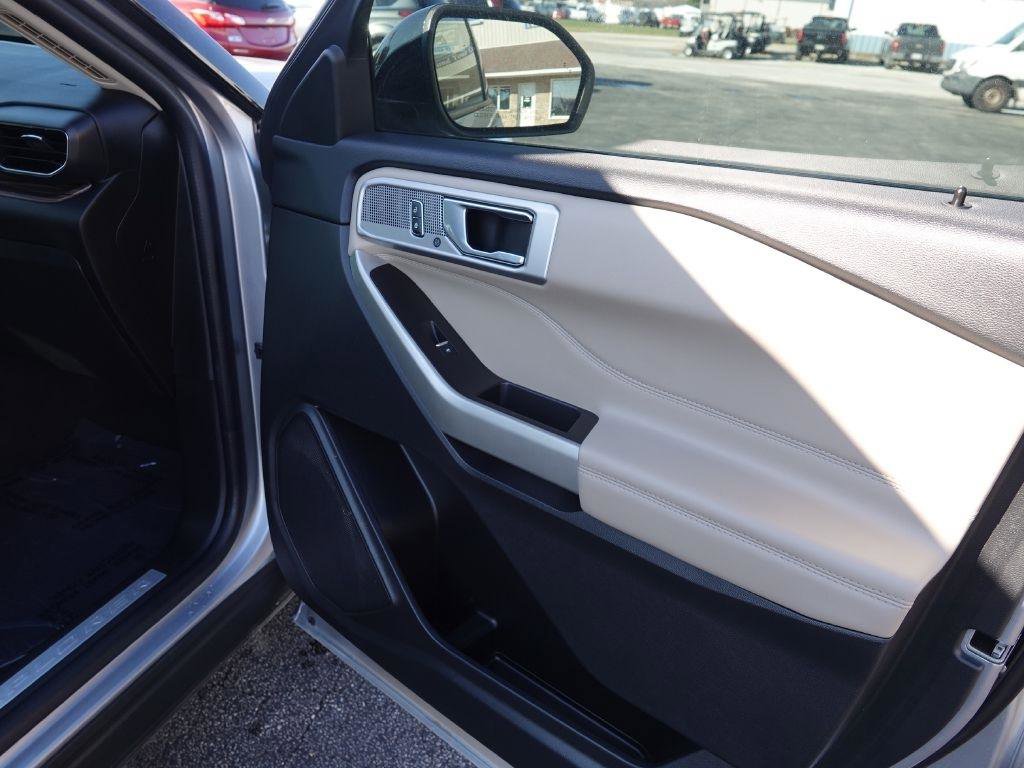 Used 2022 Ford Explorer Limited w/ Equipment Group 301A image 33