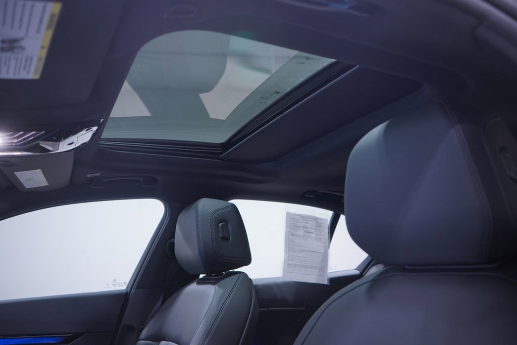 Used 2025 BMW i5 M60 w/ Premium Package image 8