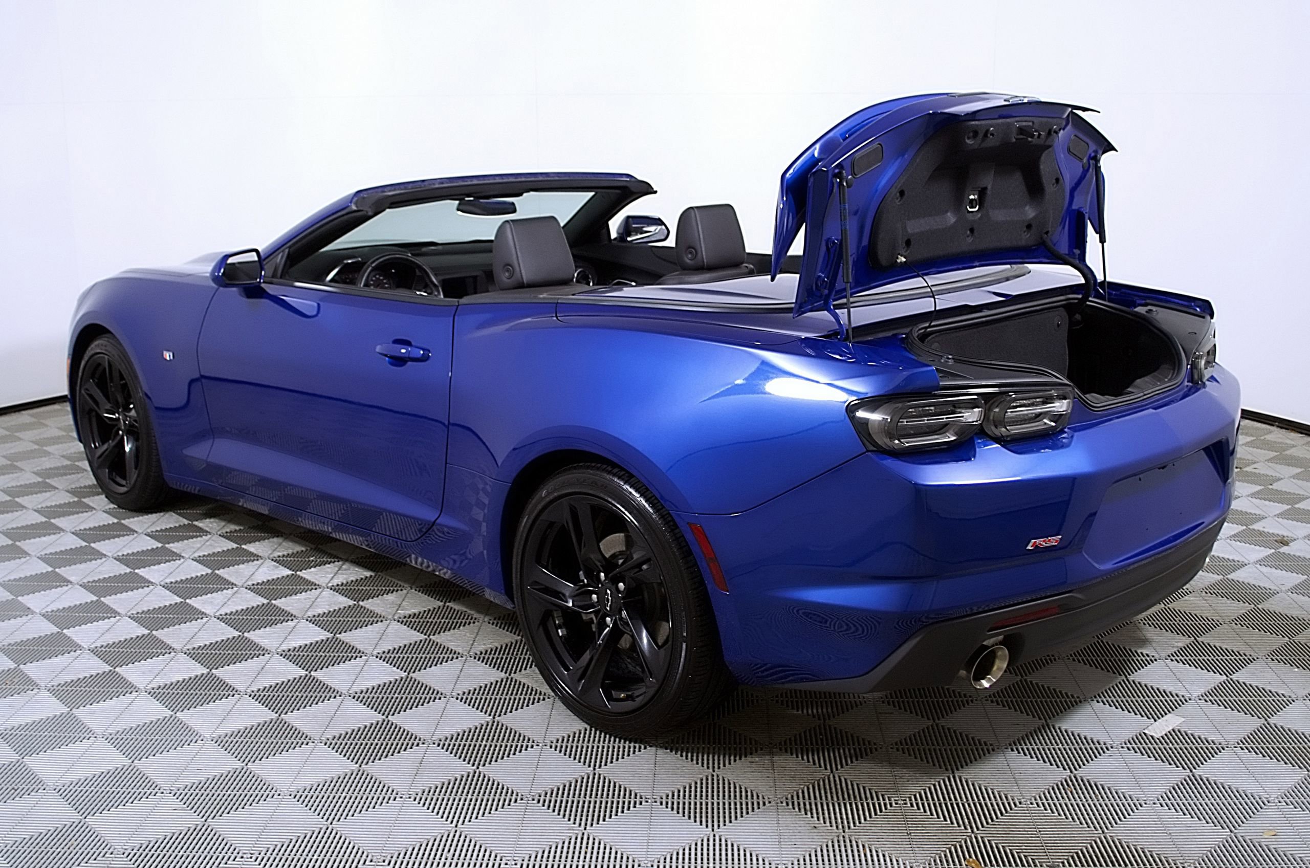 Used 2023 Chevrolet Camaro LT w/ RS Package image 10