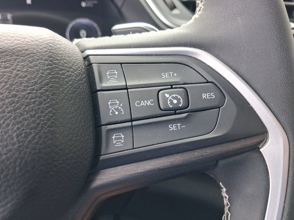 Certified 2023 Jeep Grand Cherokee Limited AWD/4WD image 22