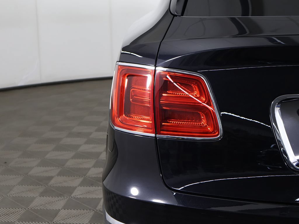 Used 2020 Bentley Bentayga Plug-In Hybrid AWD/4WD image 21