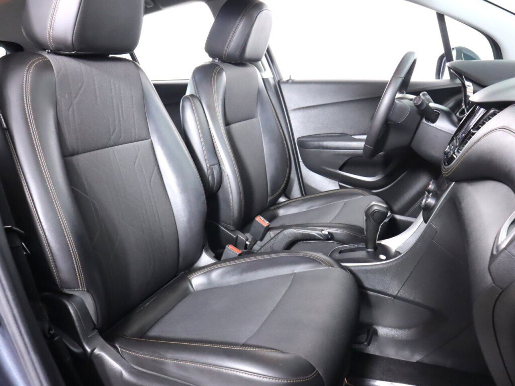 Used 2021 Chevrolet Trax LT w/ LT Convenience Package image 36