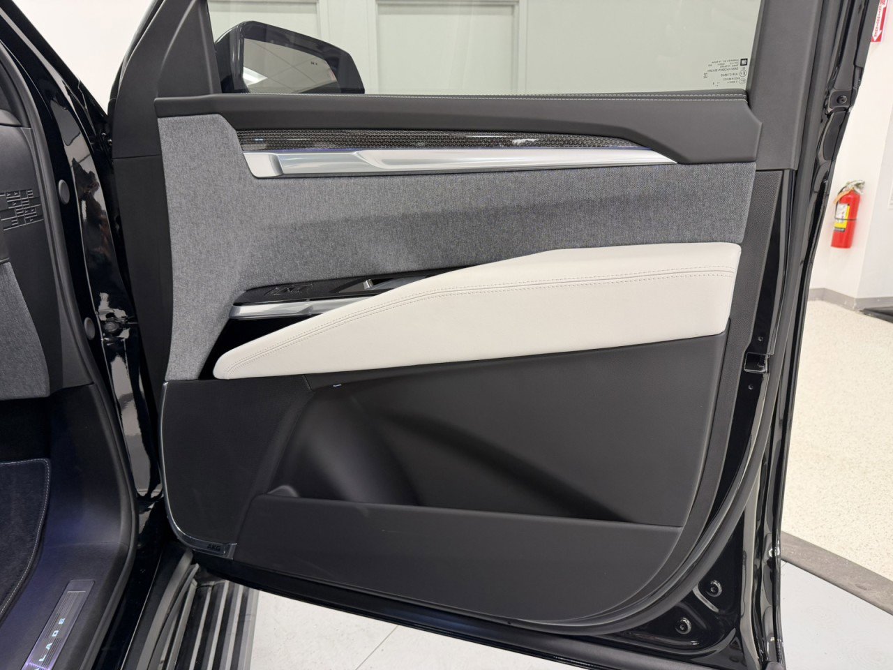 Used 2025 Cadillac Escalade V image 39