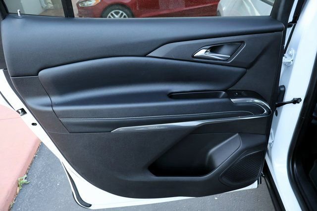 Used 2025 Chevrolet Traverse LT image 25