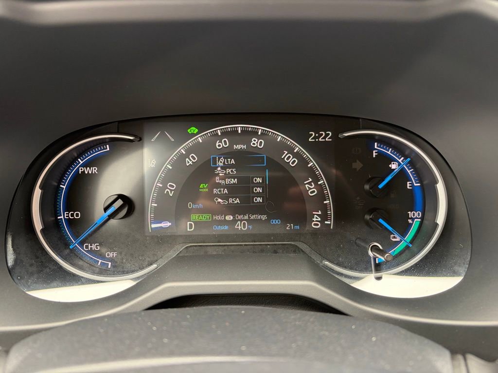 Used 2025 Toyota RAV4 SE image 28