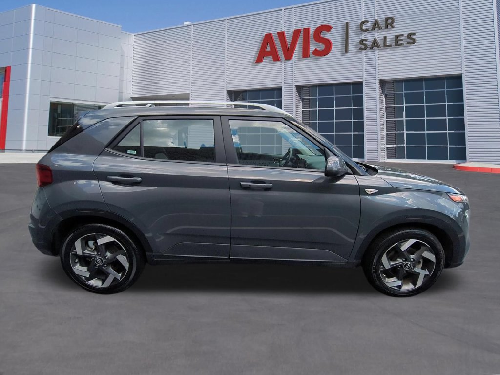 Used 2025 Hyundai Venue SEL FWD image 5