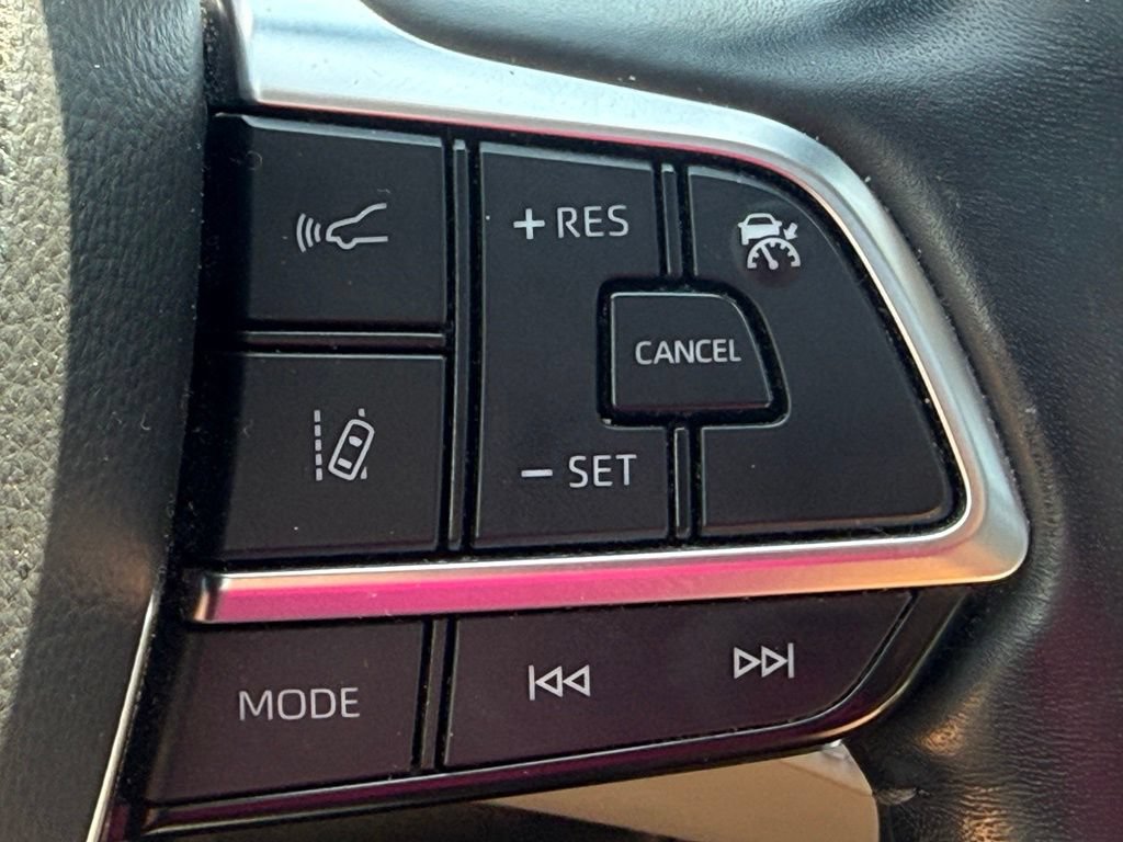 Used 2020 Toyota Highlander Platinum FWD image 18