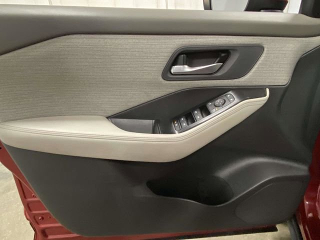 Used 2022 Nissan Rogue SV image 12