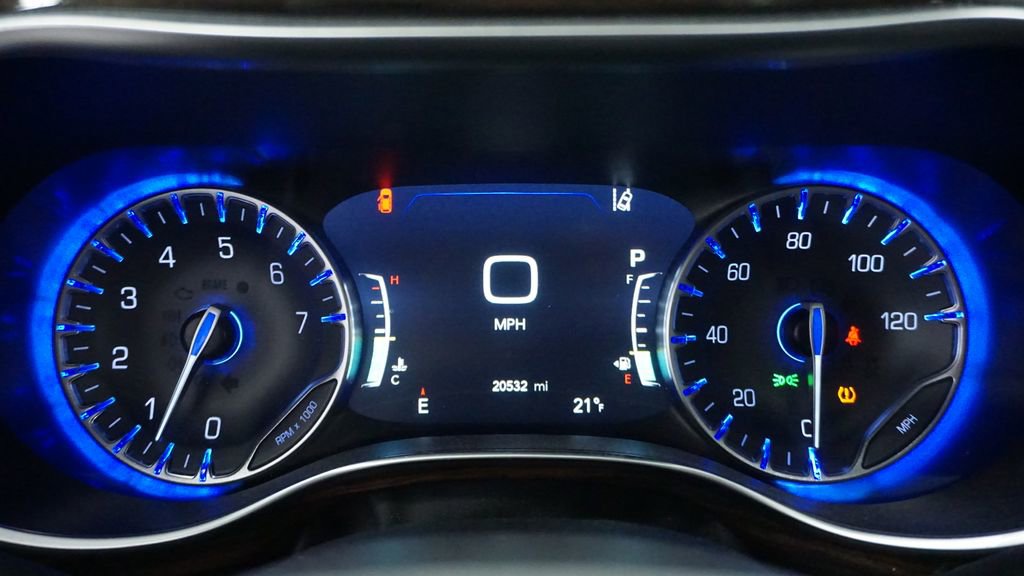 Used 2023 Chrysler Pacifica Limited image 35