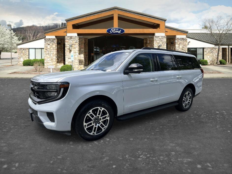 Used 2025 Ford Expedition Max Active AWD/4WD image 1