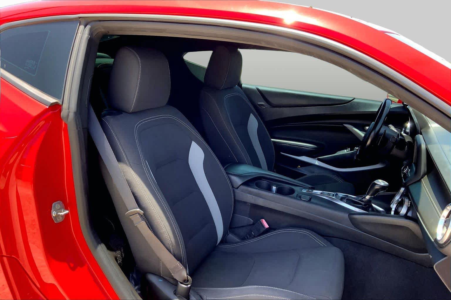 Used 2020 Chevrolet Camaro LT RWD image 8