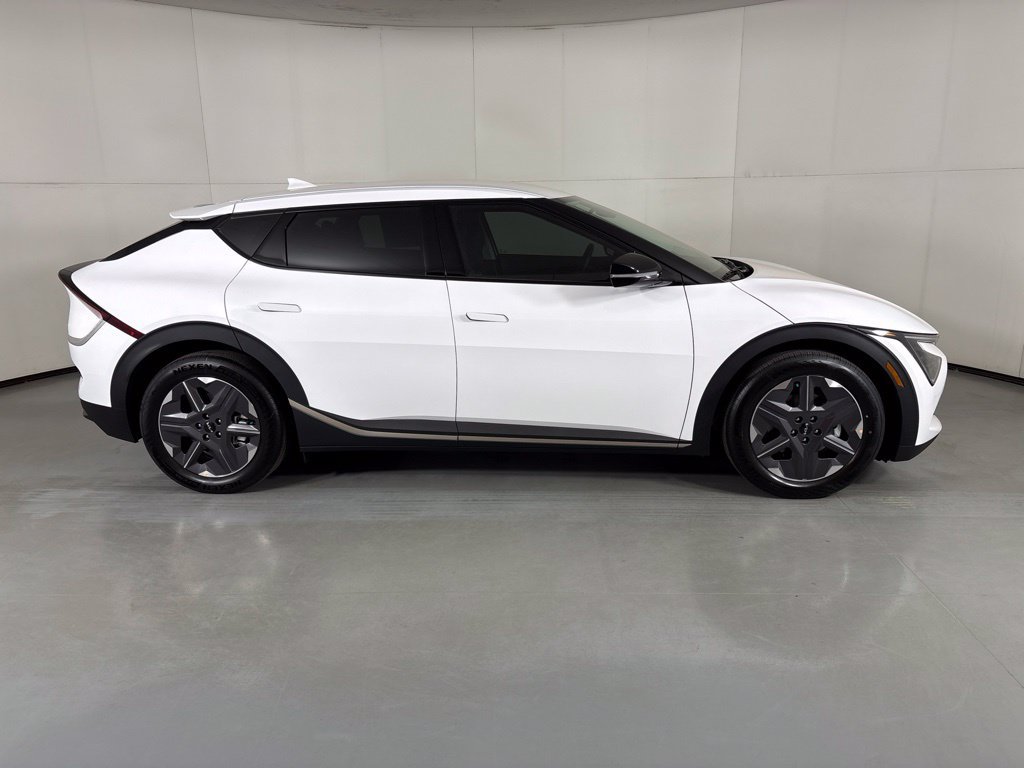 New 2026 Kia EV6 Light RWD image 9