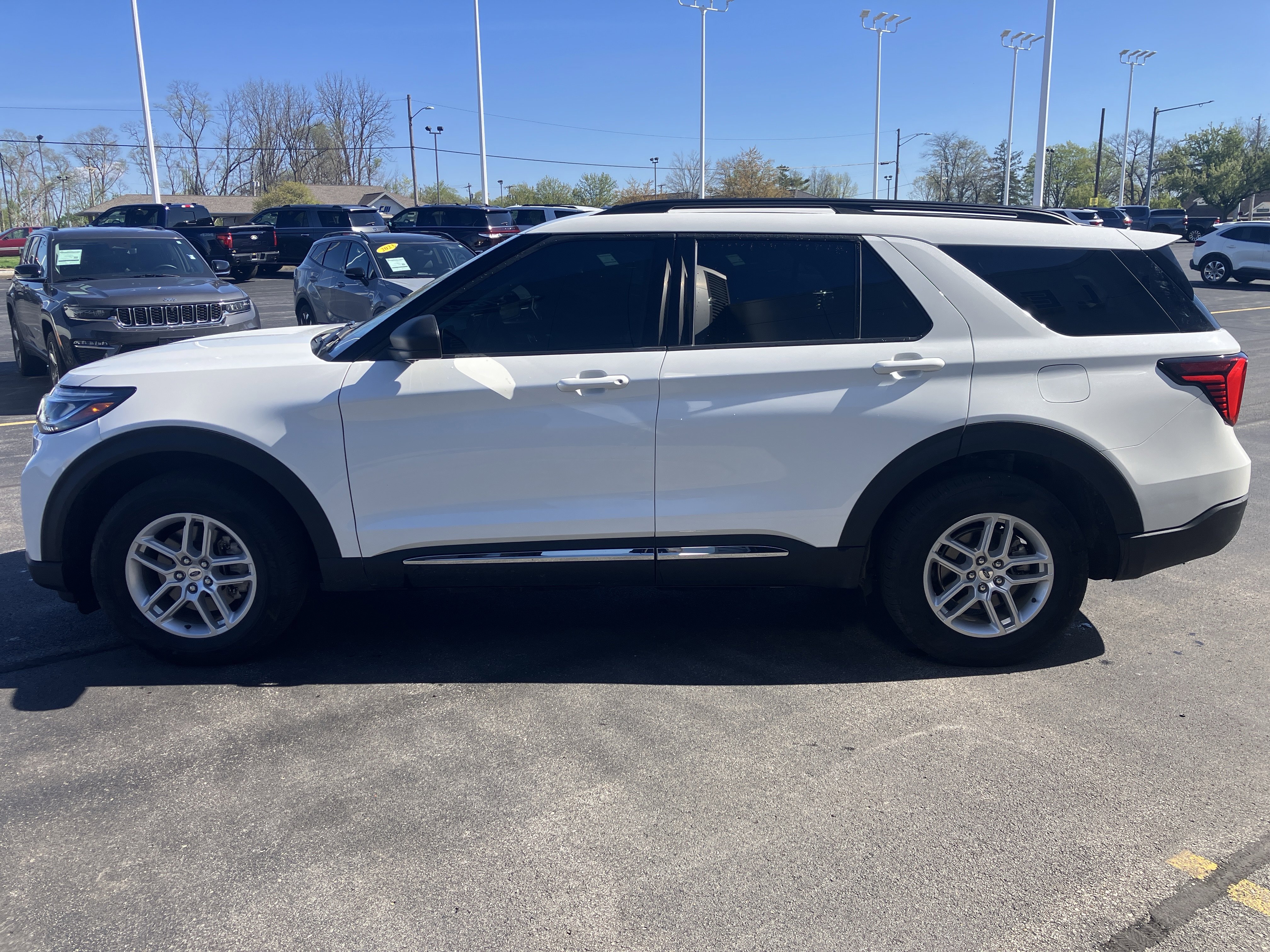 Certified 2025 Ford Explorer Active AWD/4WD image 4