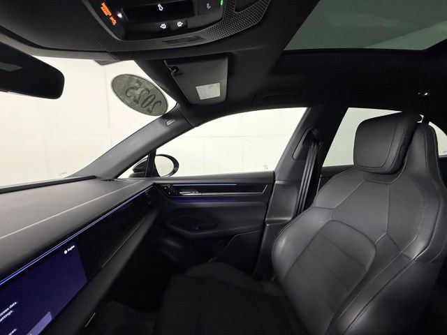 Used 2025 Porsche Macan 4S Electric AWD/4WD image 19