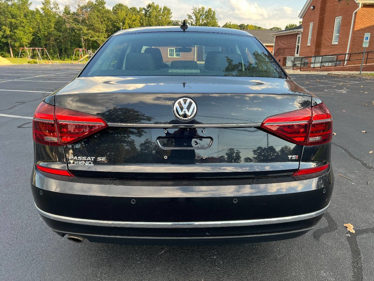 Used 2017 Volkswagen Passat 1.8T SE image 5