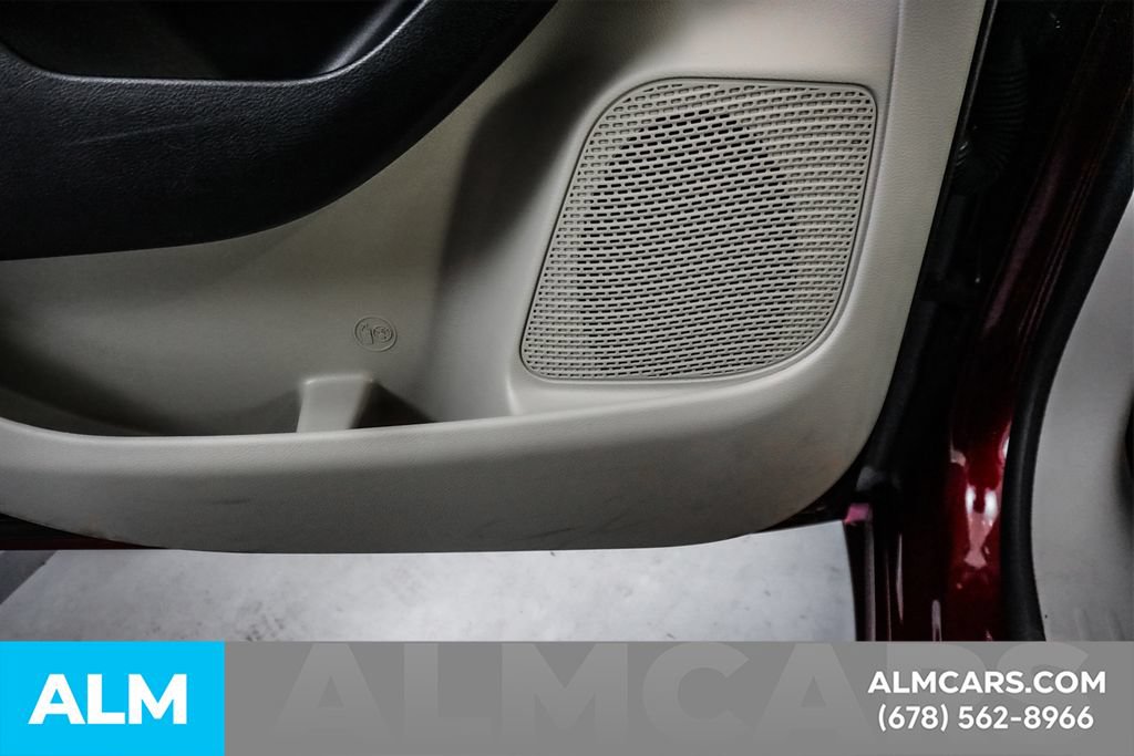 Used 2023 Chrysler Pacifica Touring-L FWD image 43