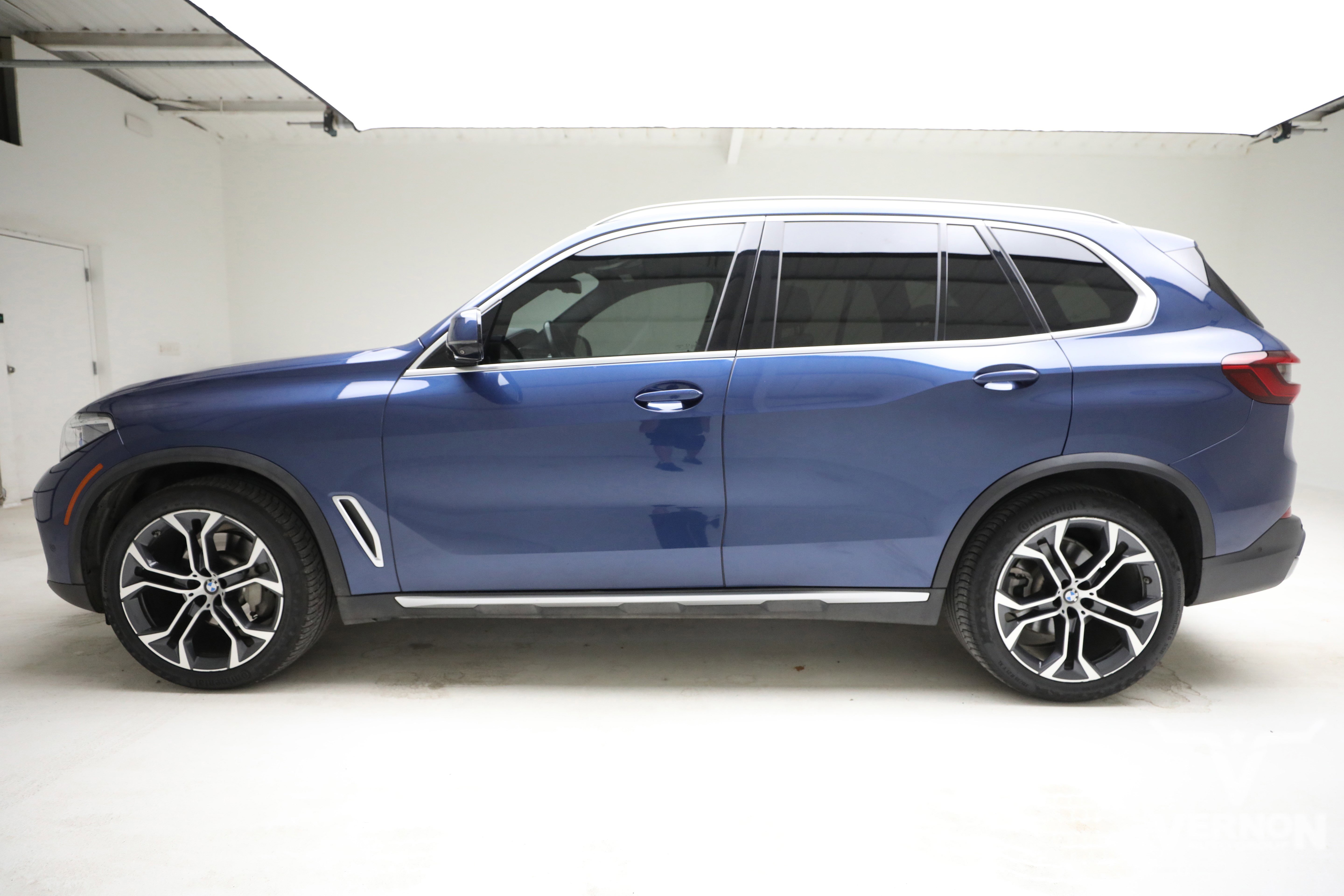 Used 2020 BMW X5 xDrive40i w/ Executive Package image 2