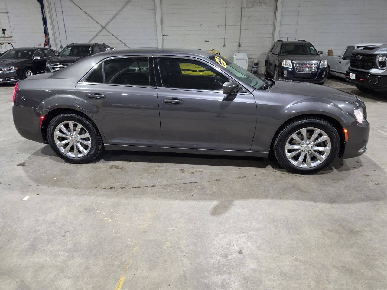Used 2016 Chrysler 300 Limited AWD/4WD image 18