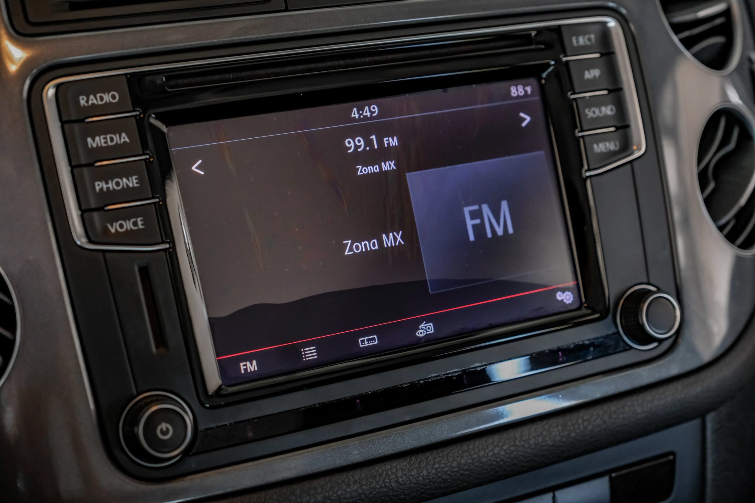 Used 2018 Volkswagen Tiguan Limited w/ Premium Package FWD image 27