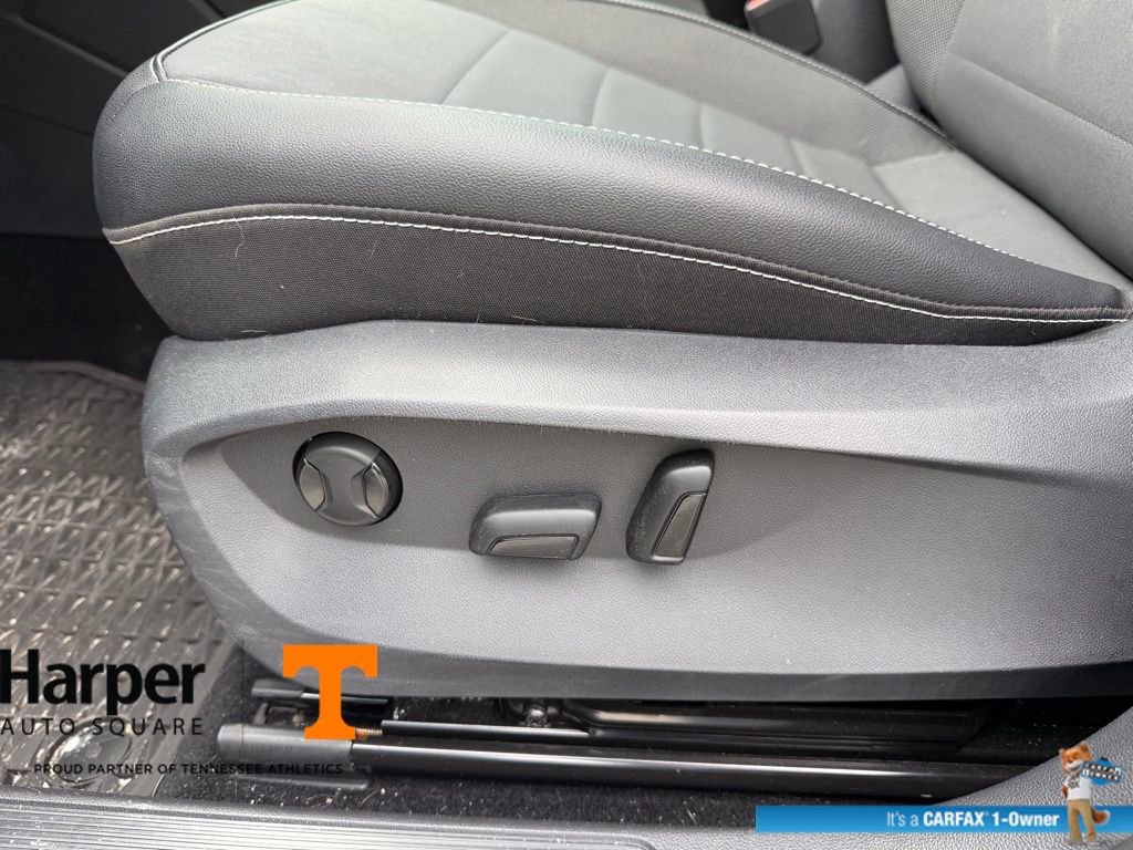 Used 2023 Volkswagen Taos SE w/ Panoramic Sunroof Package image 18