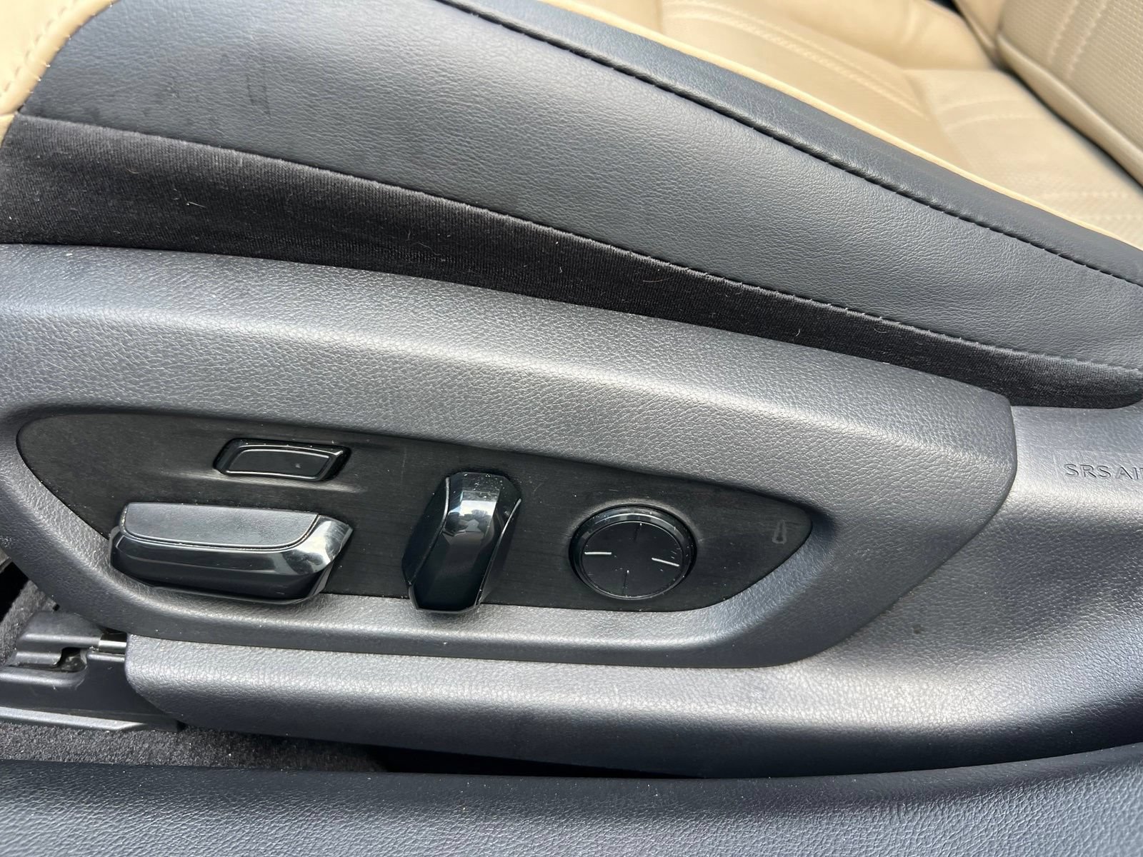 Used 2019 Lexus ES 300h Ultra Luxury w/ Accessory Package 2 FWD image 35