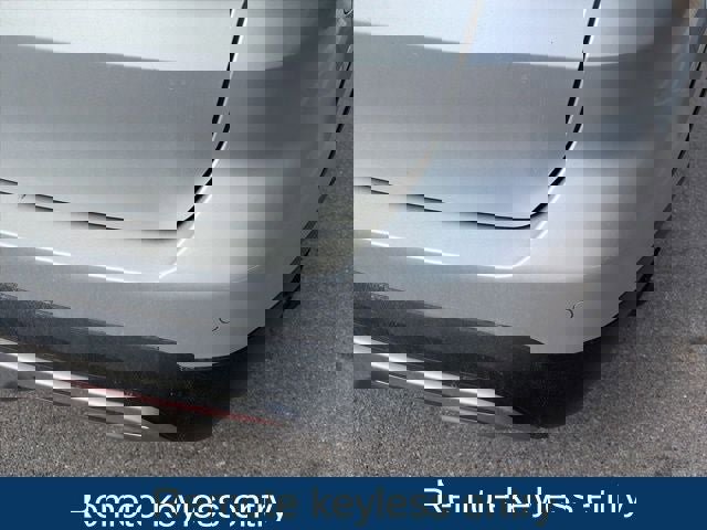 Used 2016 Ford Explorer XLT image 11