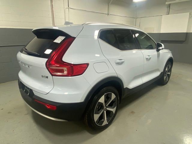 Used 2025 Volvo XC40 B5 Plus AWD/4WD image 3