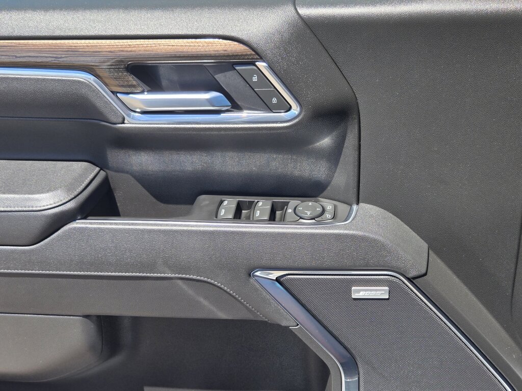 Used 2025 Chevrolet Silverado 1500 LT Trail Boss w/ Convenience Package II AWD/4WD image 7