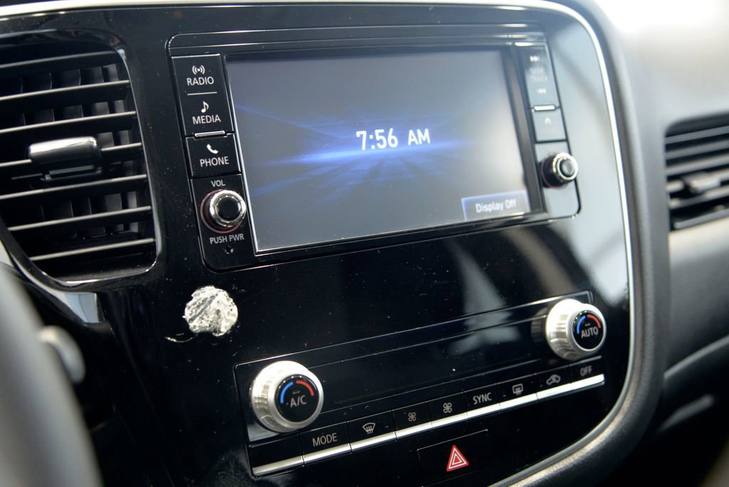 Used 2020 Mitsubishi Outlander SE image 19