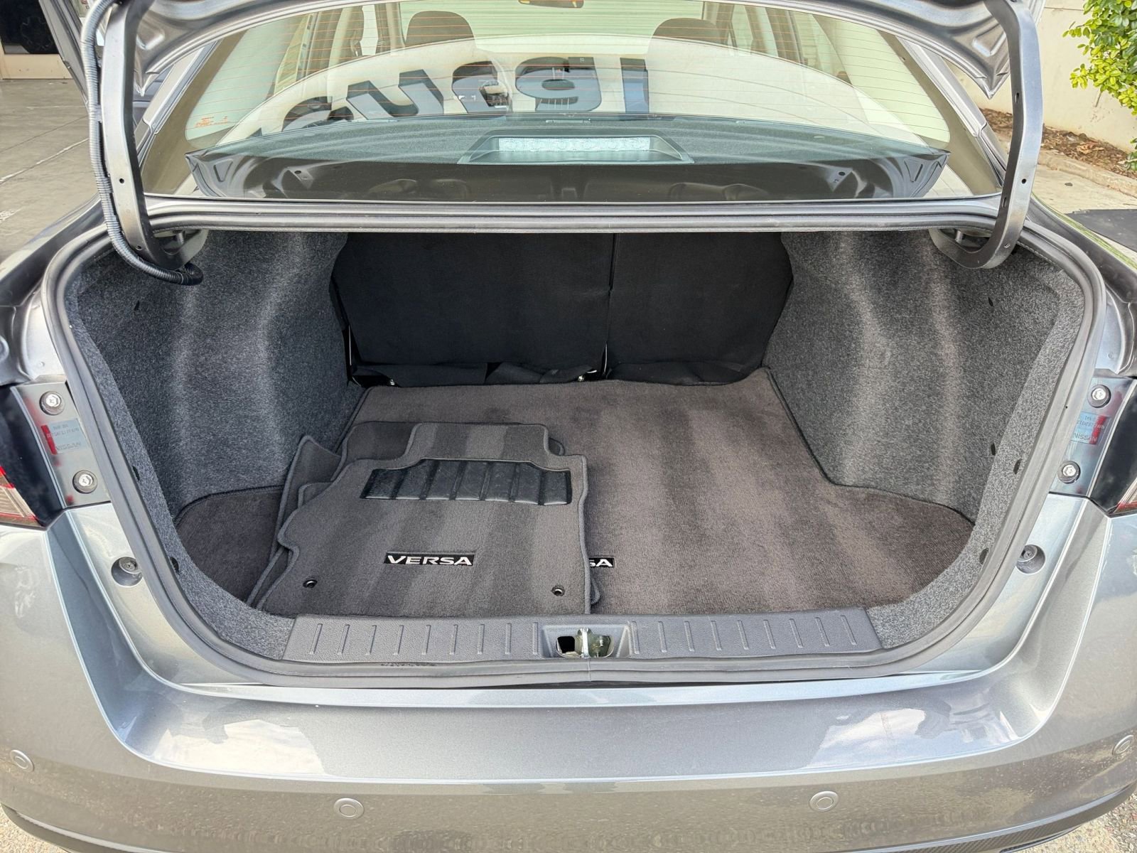 Used 2025 Nissan Versa SV image 31