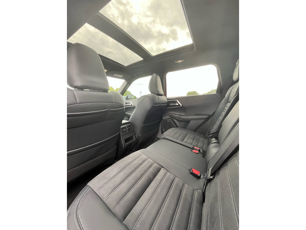 New 2026 Mitsubishi Outlander AWD image 12