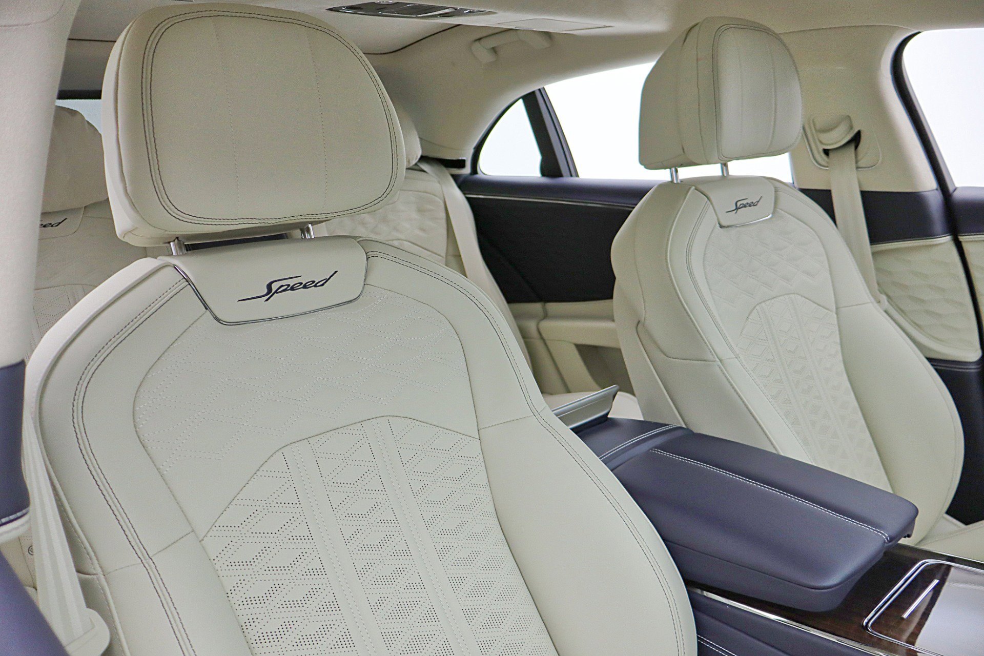 Used 2025 Bentley Flying Spur Plug-In Hybrid image 33