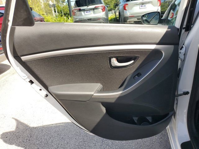 Used 2017 Hyundai Elantra GT image 9